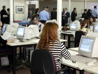 Έρχεται μονιμοποίηση συμβασιούχων «γίγας» στο δημόσιο - Έως και 50.000 άτομα